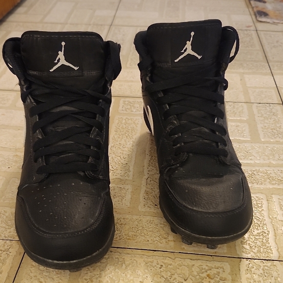 Nike Black and White Athletic Cleats - Picture 2 of 5